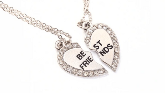 10 sieraden van vroeger, die we allemaal gedragen hebben